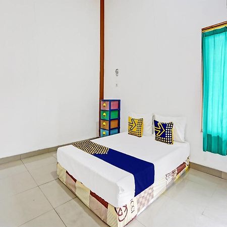 Oyo 92006 Kost Sejahtera Syariah Hotel Sidoarjo Kültér fotó