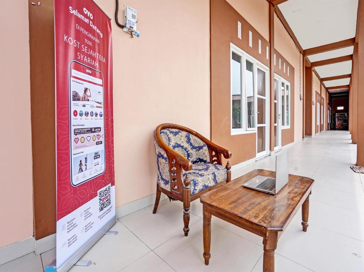 Oyo 92006 Kost Sejahtera Syariah Hotel Sidoarjo Kültér fotó