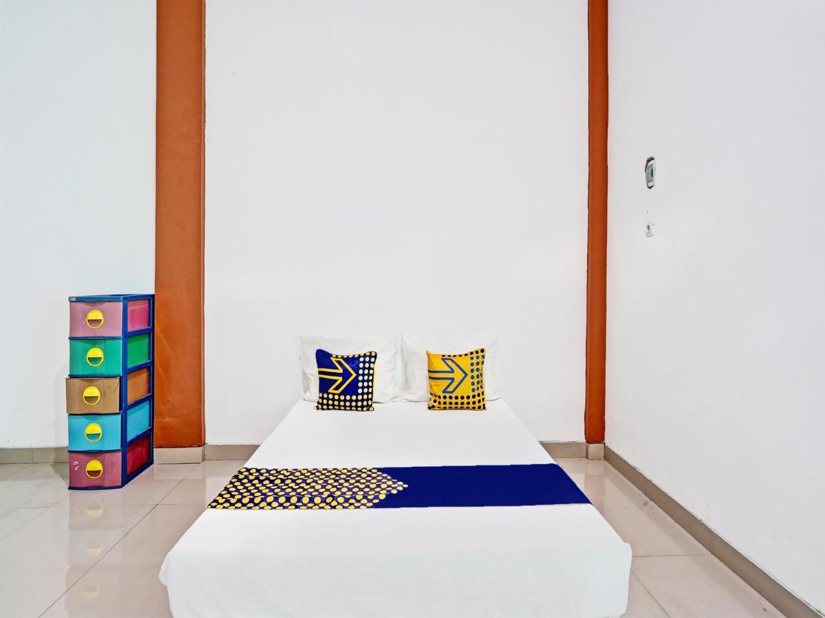 Oyo 92006 Kost Sejahtera Syariah Hotel Sidoarjo Kültér fotó