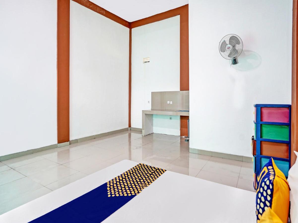 Oyo 92006 Kost Sejahtera Syariah Hotel Sidoarjo Kültér fotó