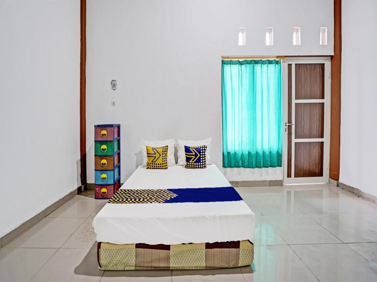 Oyo 92006 Kost Sejahtera Syariah Hotel Sidoarjo Kültér fotó
