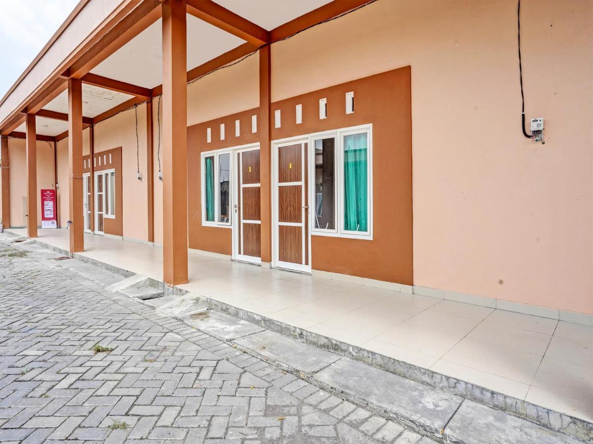 Oyo 92006 Kost Sejahtera Syariah Hotel Sidoarjo Kültér fotó