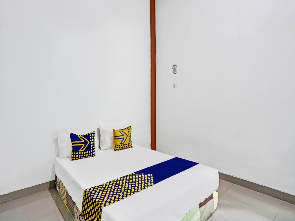 Oyo 92006 Kost Sejahtera Syariah Hotel Sidoarjo Kültér fotó