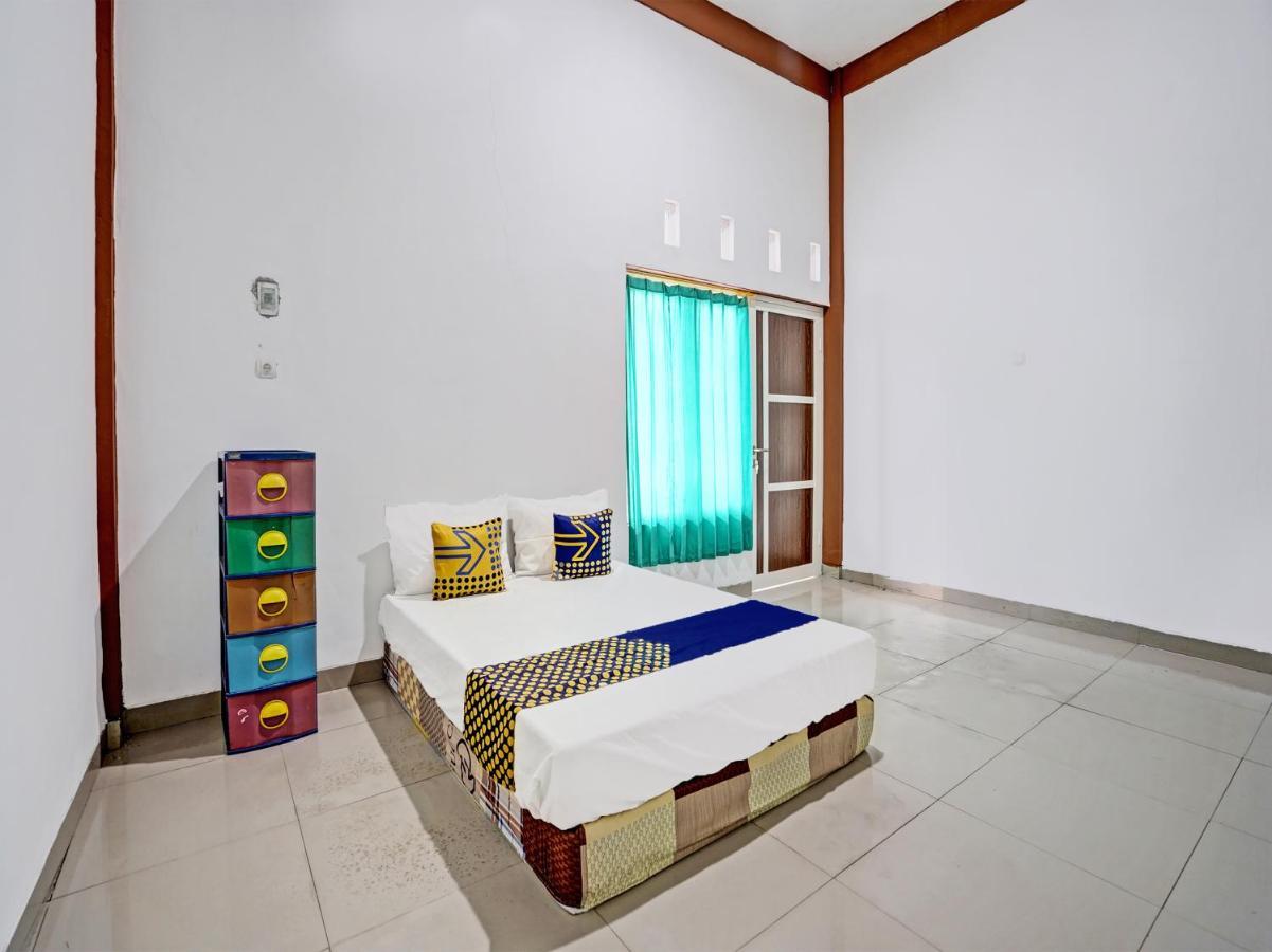 Oyo 92006 Kost Sejahtera Syariah Hotel Sidoarjo Kültér fotó