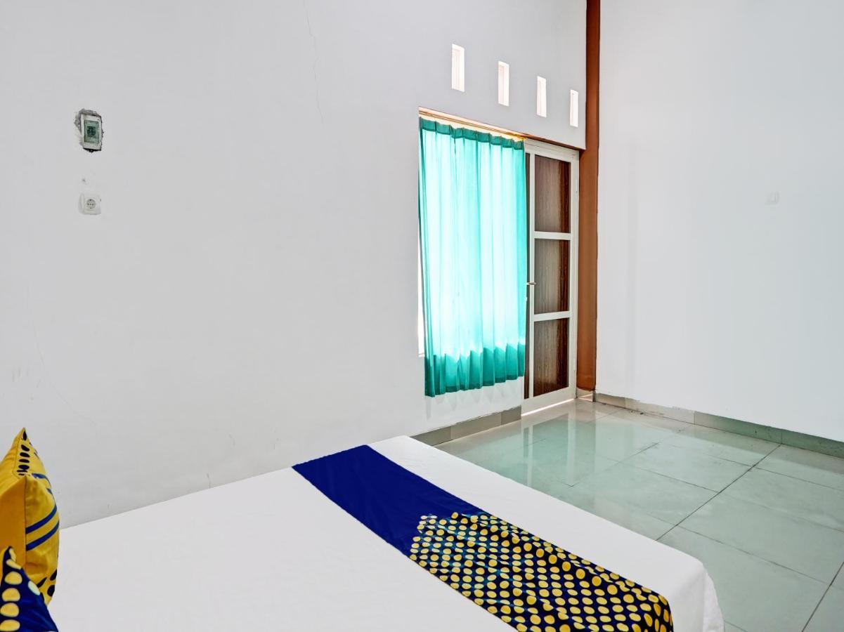 Oyo 92006 Kost Sejahtera Syariah Hotel Sidoarjo Kültér fotó