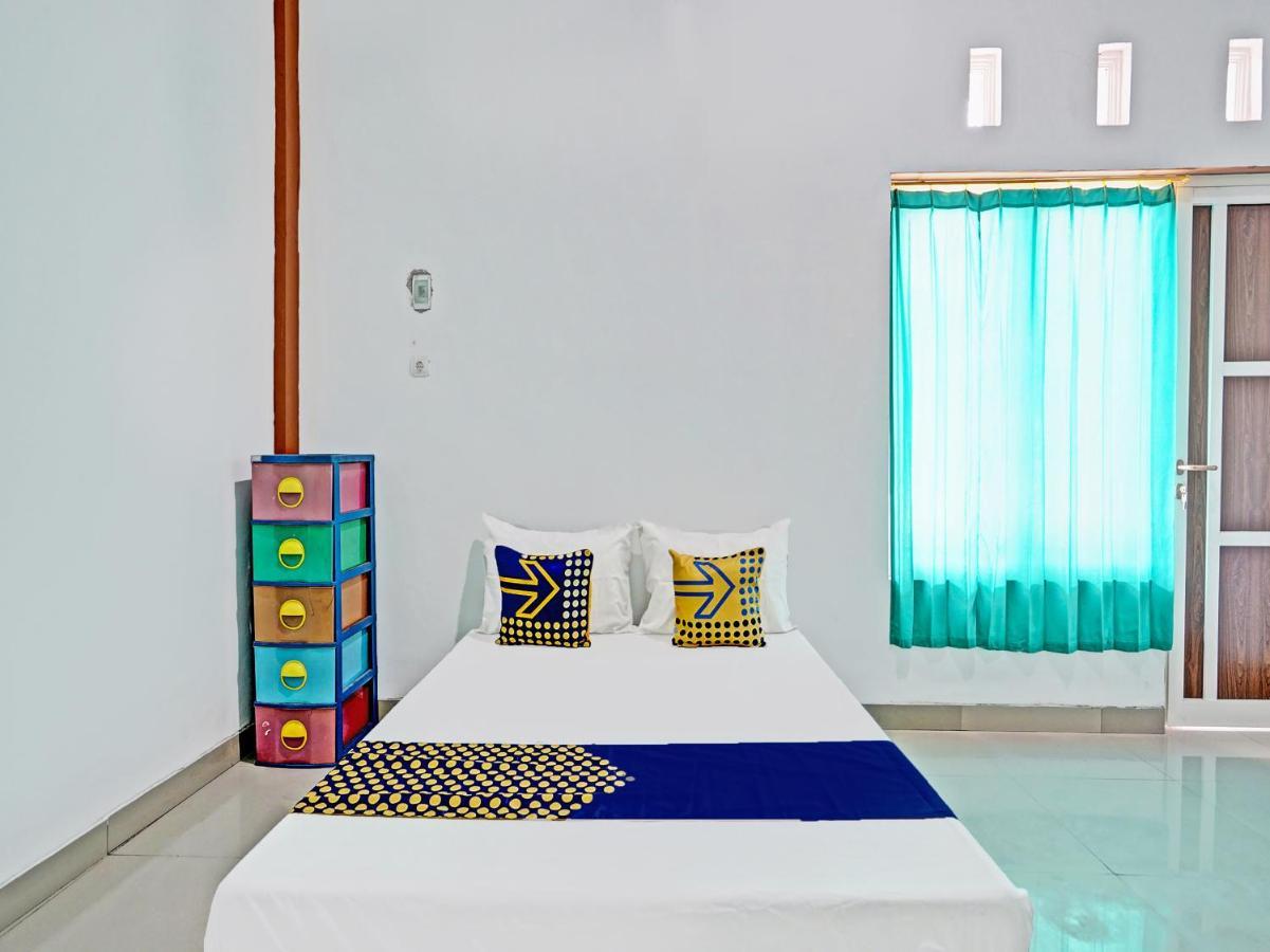 Oyo 92006 Kost Sejahtera Syariah Hotel Sidoarjo Kültér fotó