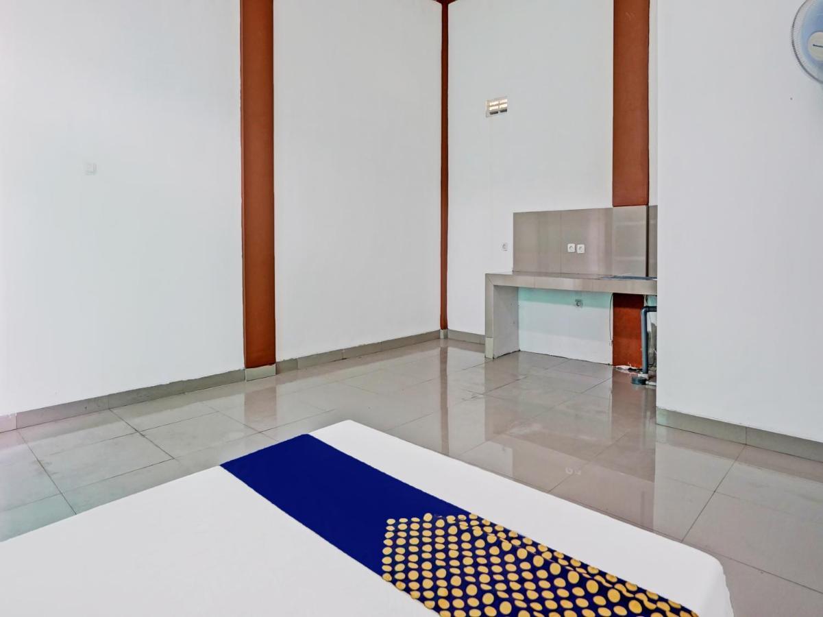 Oyo 92006 Kost Sejahtera Syariah Hotel Sidoarjo Kültér fotó