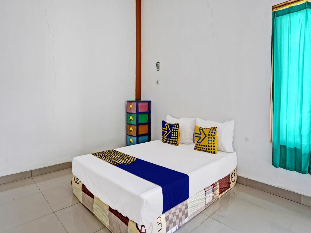 Oyo 92006 Kost Sejahtera Syariah Hotel Sidoarjo Kültér fotó